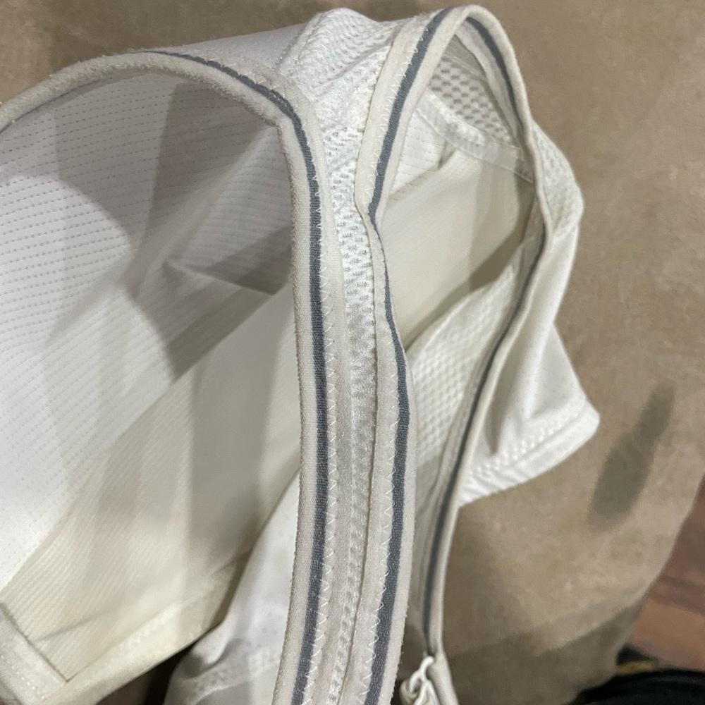 💙4️⃣0️⃣0️⃣💙Adidas sports bra. Pre loved 🥰 size 85C (38C) condition 10/10 - Picture 7 of 8